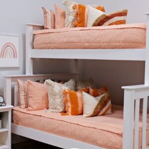 Beddys twin zip bedding cotton. 2 pillowcases, top comforter and bottom sheet